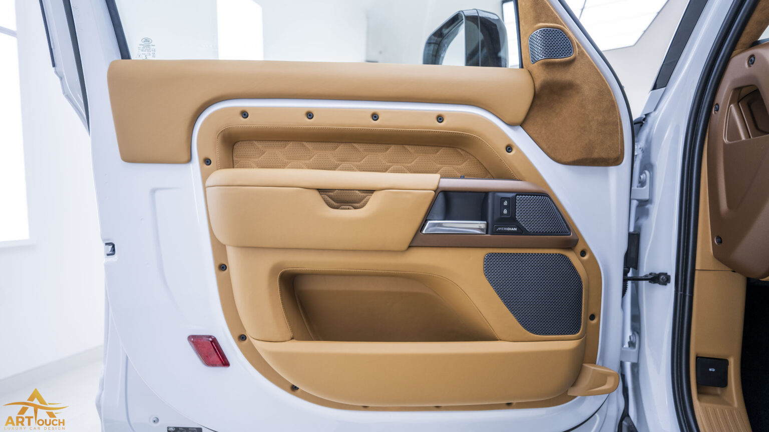 Land Rover Defender Customize interior Saffron Leather