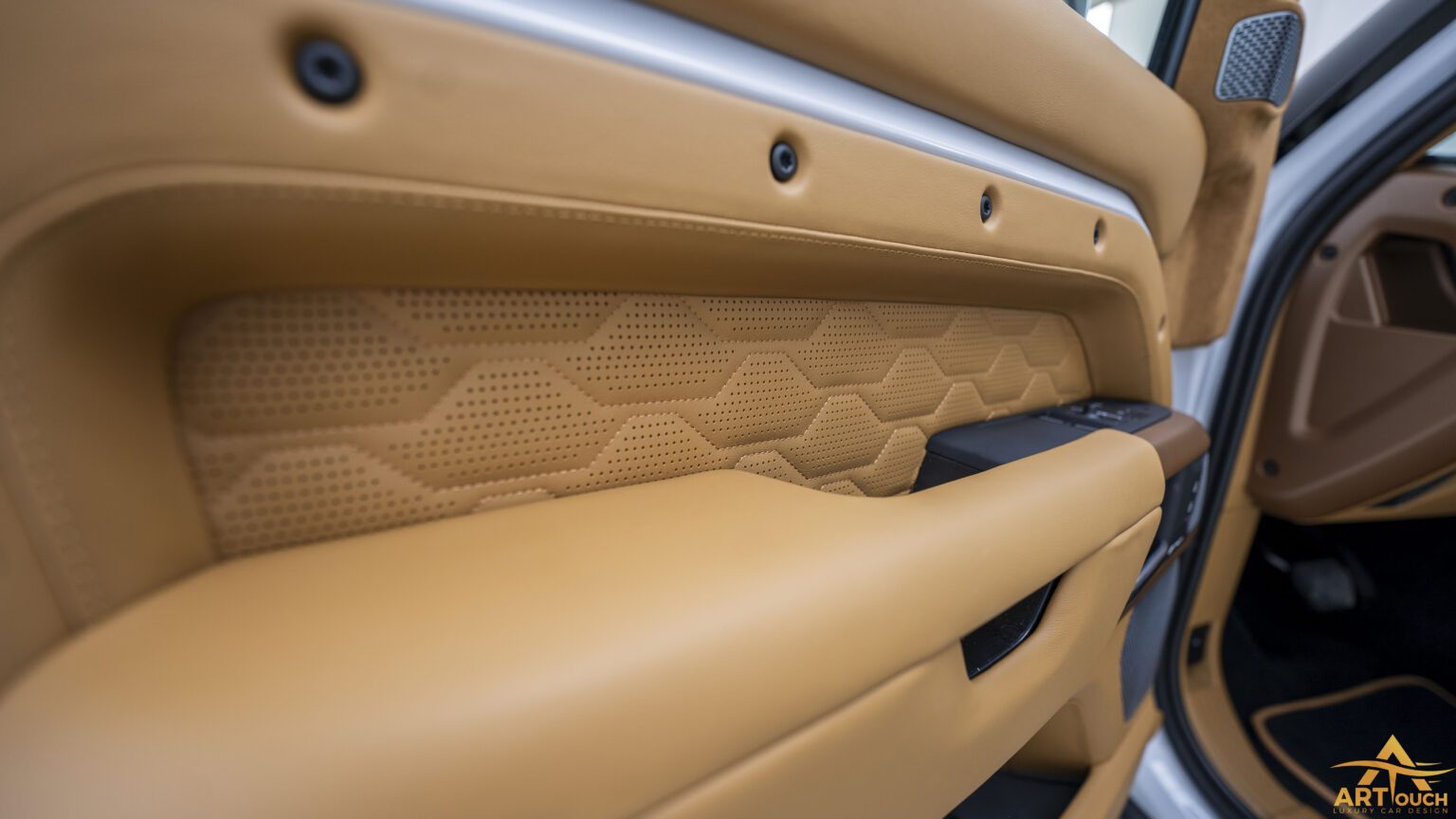 Land Rover Defender Customize interior Saffron Leather