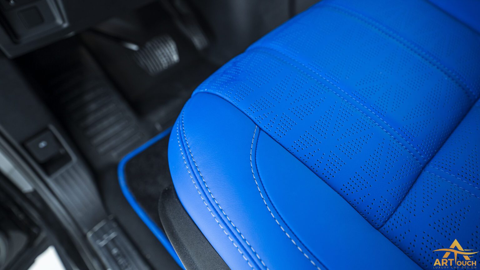 Land-Rover-Defender-interior-upholstery-Blue