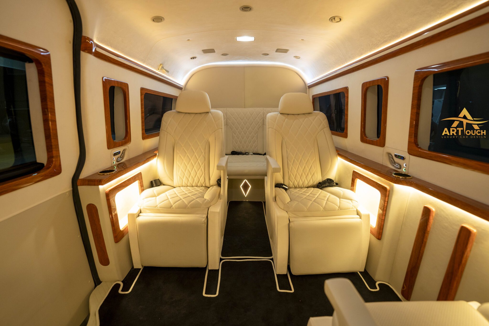 Toyota-Hiace-Interior-Luxury-vip-Van-Design