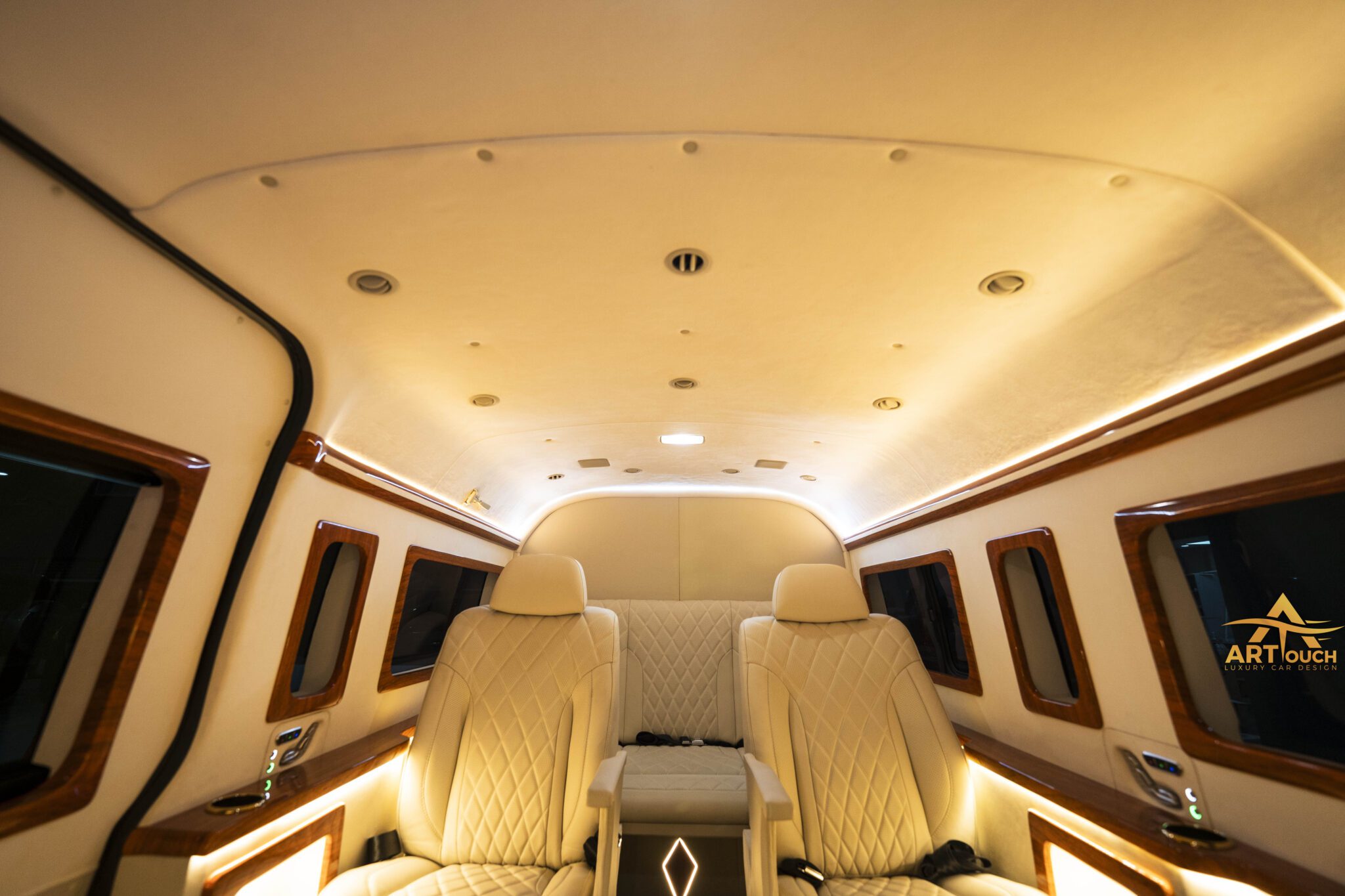 Toyota-Hiace-Interior-Luxury-vip-Van-Design