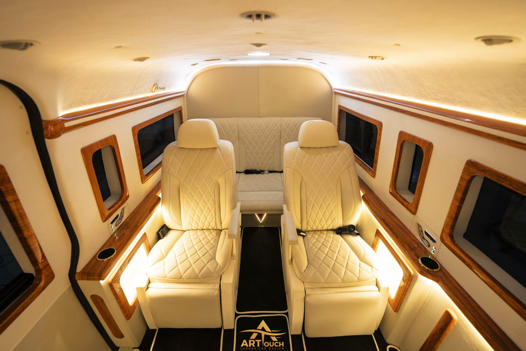 Toyota-Hiace-Interior-Luxury-vip-Van-Design